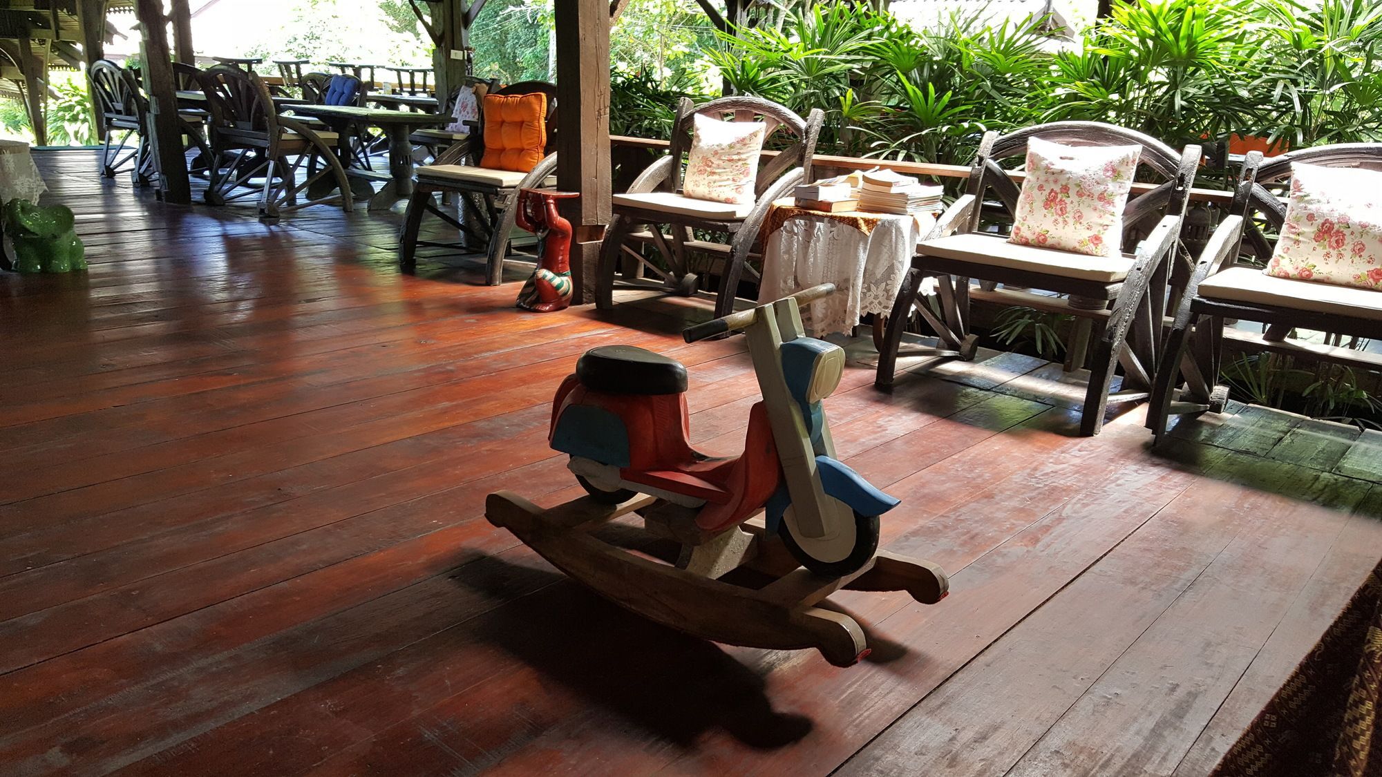 Montania Lifestyle Hotel Phanom Exteriör bild