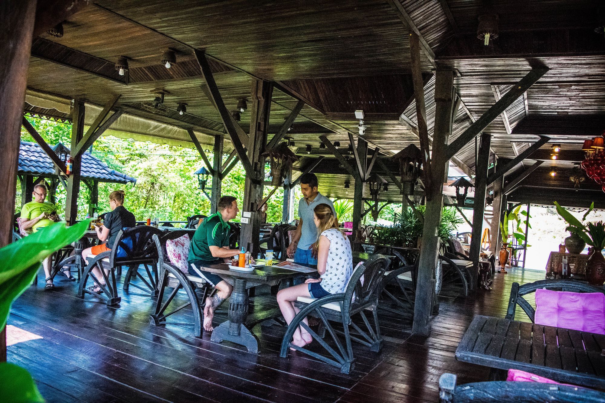Montania Lifestyle Hotel Phanom Exteriör bild
