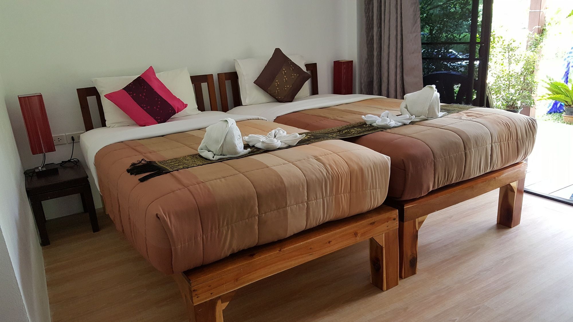 Montania Lifestyle Hotel Phanom Exteriör bild